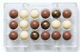https://boutique.guydemarle.com/moules-a-chocolats/1210-moule-a-chocolat-18-demi-spheres-diam-25cm-ou-9-spheres-3d.html