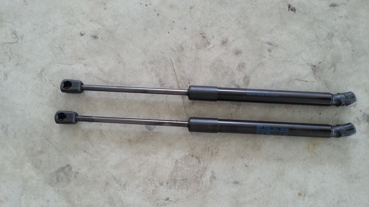 CBX RNS510 & Accessories Boot Lid Strut Replacement on Passat B6