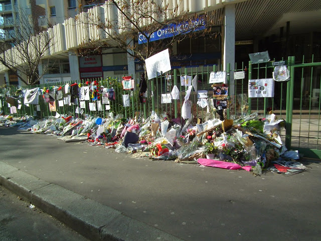 Tributes left in Boulevard Richard Lenoir after the Charlie Hebdo attack, Paris, France. Photo by Loire Valley Time Travel.