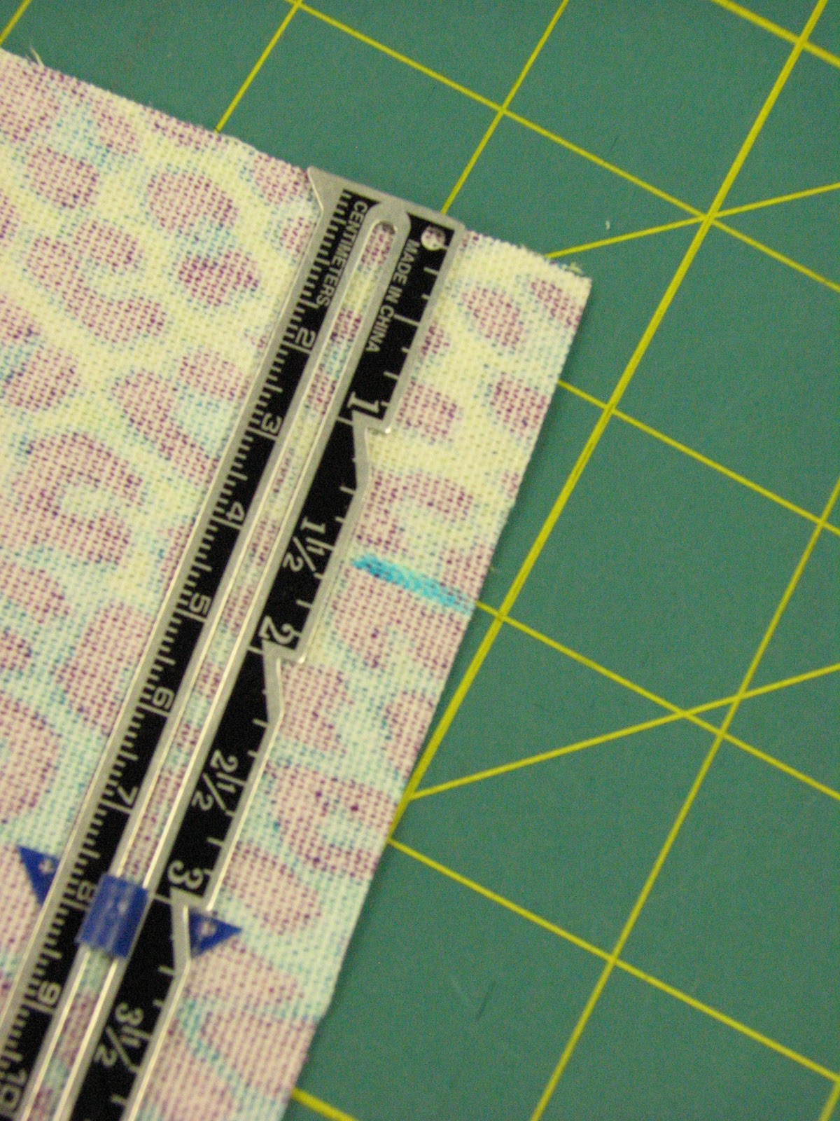 Ms. Elaineous Teaches Sewing Zippers in Pillows and Cushions