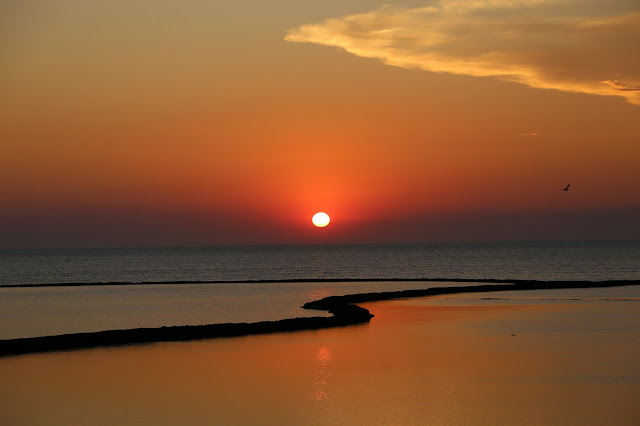 Puesta de sol sunrise Corrales de pesca en Playa de las Canteras - Chipiona