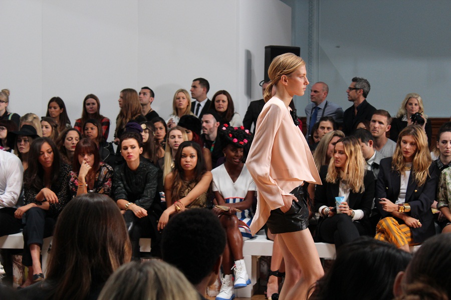 glass of fashion: LFW DAY 1 SHOW REPORT (feat Twiggy, Jourdan, Cara ...