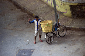 selfie, delivery boy, street, street photo, street photography, bandra east, mumbai, india, 