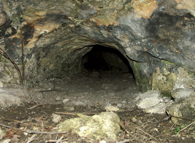 Пещера Лисья в селе Фонтаны (Крым)