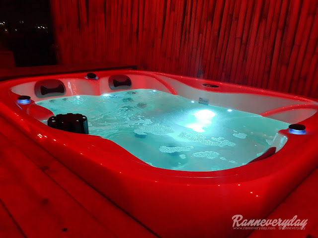 Hotel Review Heroes Hotel Manila Jacuzzi