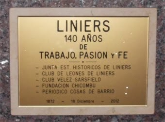 Placa por los 140 años del Barrio de Liniers.