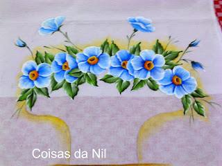 flores azuis em cesta croche