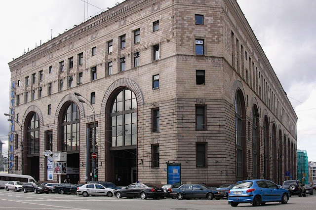 Лубянская площадь, универмаг «Детский мир» (здание построено в 1954-1957 годах)