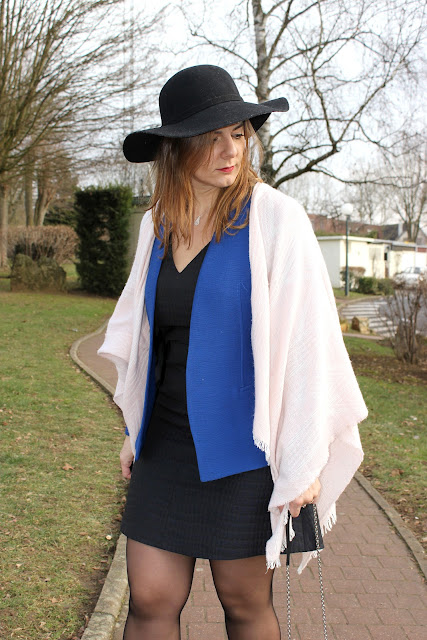 robe naf naf bleue, poncho rose maje les petites bulles de ma vie