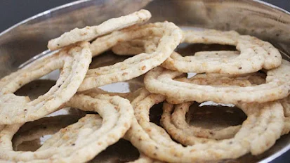 केळ्याच्या चकल्या - पाककला | Kelyachya Chaklya - Recipe