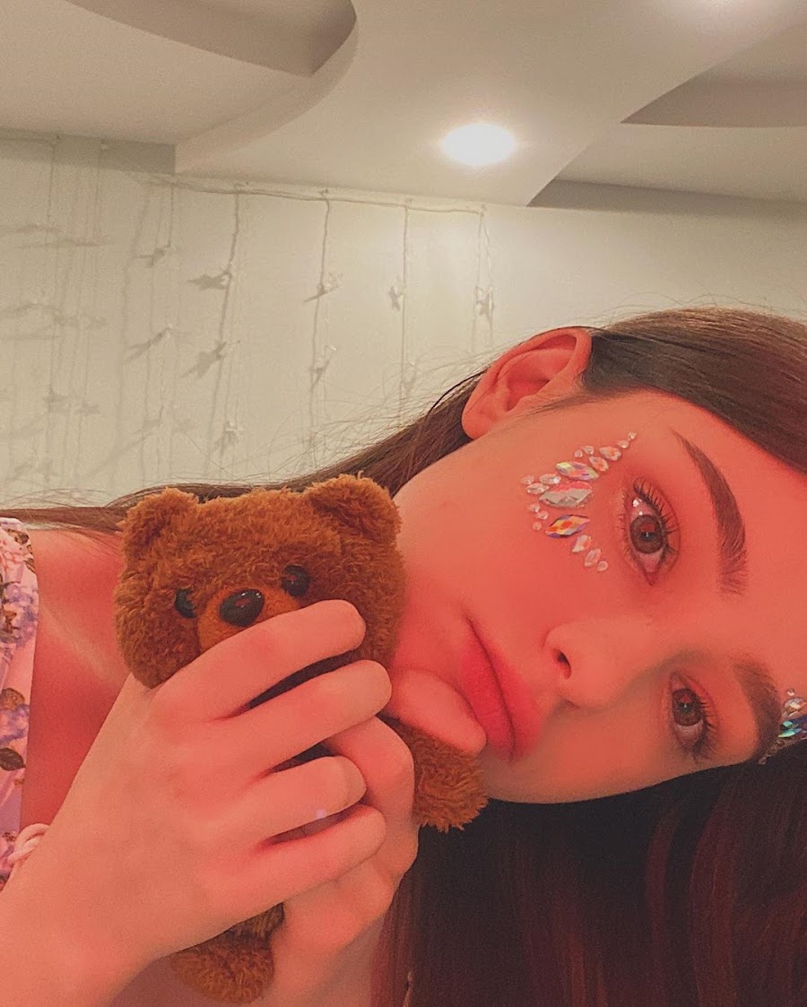 Dasha Taran with her Teddy Dasha Taran with her Teddy