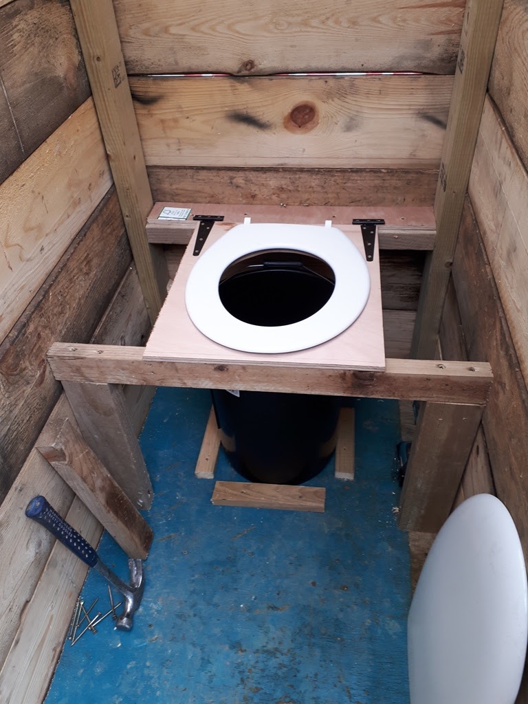 An English Homestead Composting Toilet Built From Scratch For £26!