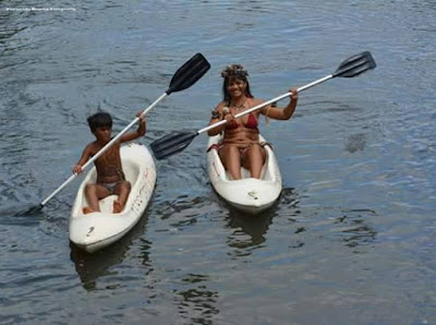 andando de caiaque no Território Macuxi/PB