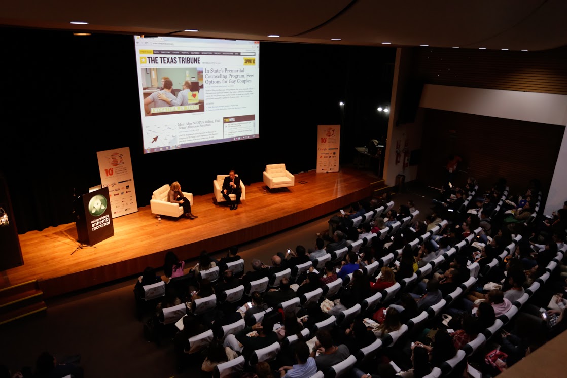 Auditório lotado para o painel de Evan Smith