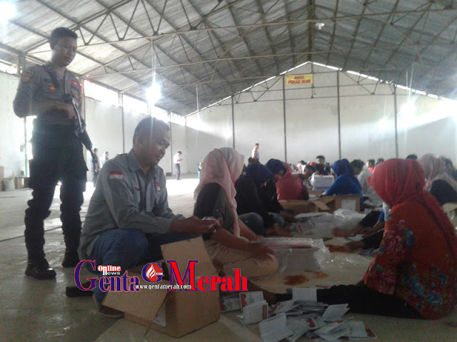 Jelang Pilgub Lampung, KPU Pesawaran Lakukan Pelipatan Kertas Suara