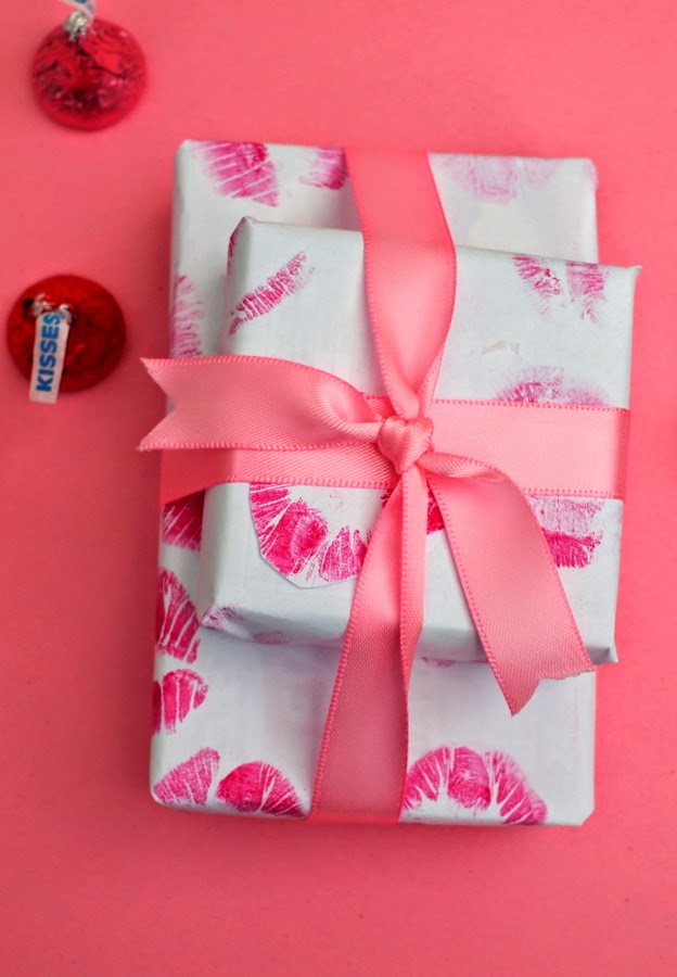 DIY Kiss Wrapping Paper- Valentine's Day Kids Craft