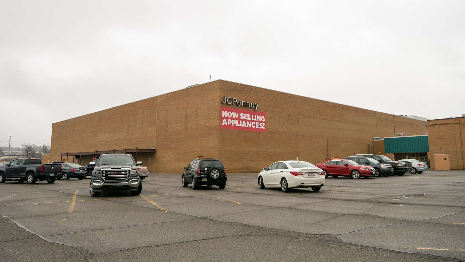 Dead and Dying retail Shenango Valley Mall in Hermitage, Pennsylvania