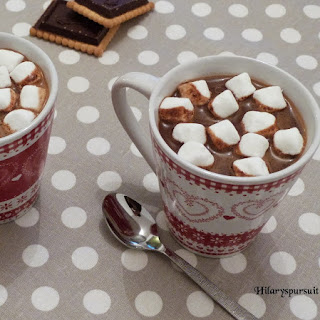 https://danslacuisinedhilary.blogspot.com/2013/11/chocolat-chaud-lancienne-et-ses-petits.html