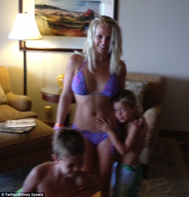 Amy schumer naked Sexy big boobs women pictures and videos