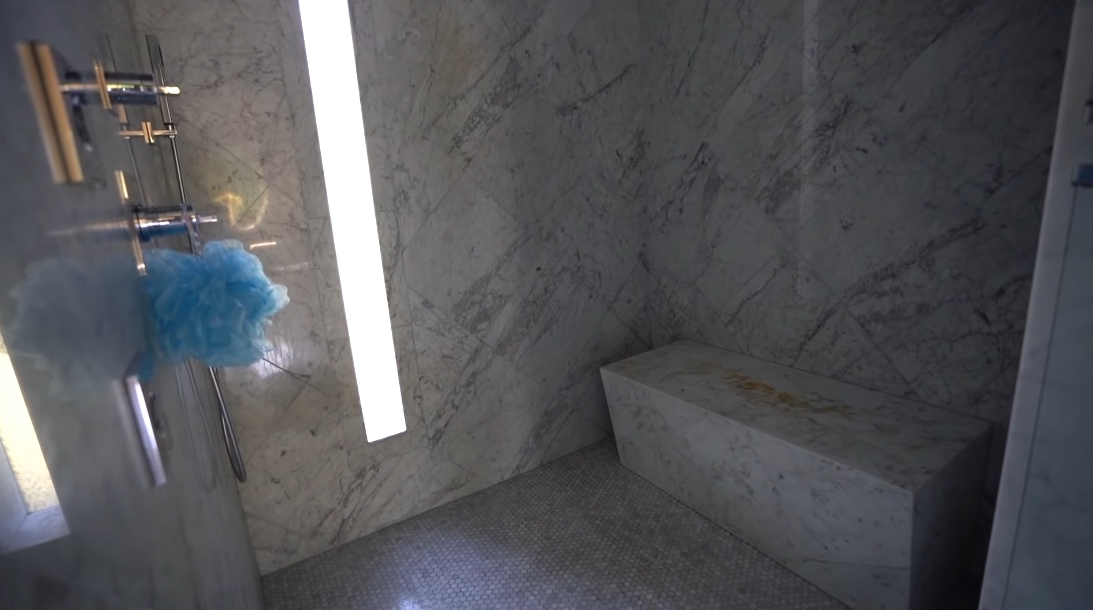 43 Interior Design Photos vs. FaZe Rug's New Luxury Mansion Tour In 2020
