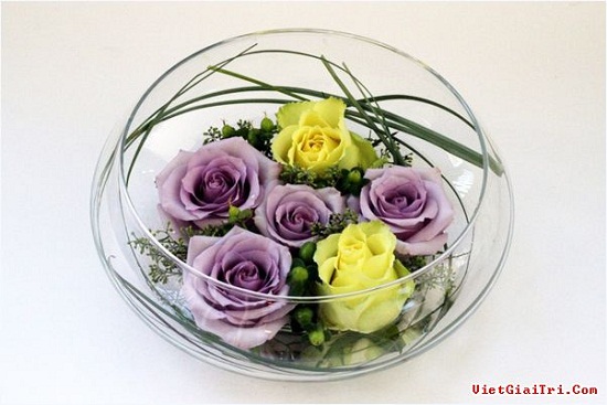 [Image: 4-cach-cam-hoa-hong-don-gian-ma-dep-7.jpg]