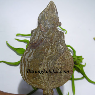 Pusaka Keris Semar Asli pusaka keris semar asli, cara menggunakan keris semar mesem, cara membedakan keris semar mesem asli dan palsu, keris semar mesem, harga keris semar mesem asli, cara mengetes semar mesem asli, ciri ciri keris semar mesem asli, cara mendapatkan keris semar mesem, keris semar mesem asli tarikan, mustika semar, pengasihan semar mesem, pelet semar mesem, barang mistik, barang koleksi, barang antik, mustika bertuah, pusaka mistik, pusaka bertuah,