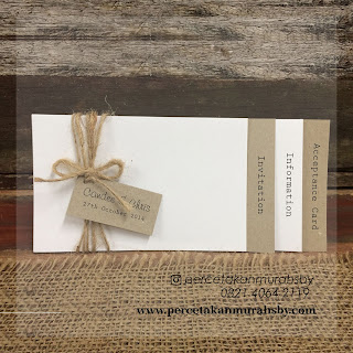 Undangan Rustic http://www.percetakanmurahsby.com/2018/12/contoh-undangan-pernikahan-simple-elegan-murah-082140642119.html