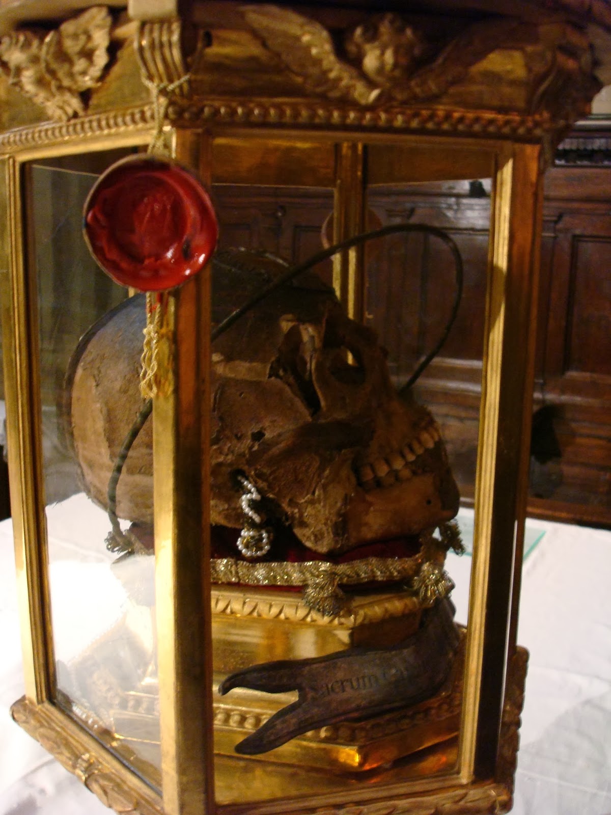 Η κάρα του Αγίου Ιωάννου του Χρυσοστόμου http://leipsanothiki.blogspot.be/
