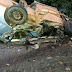 VILHENA - Carro bate com carreta e duas pessoas morrem presas as ferragens
