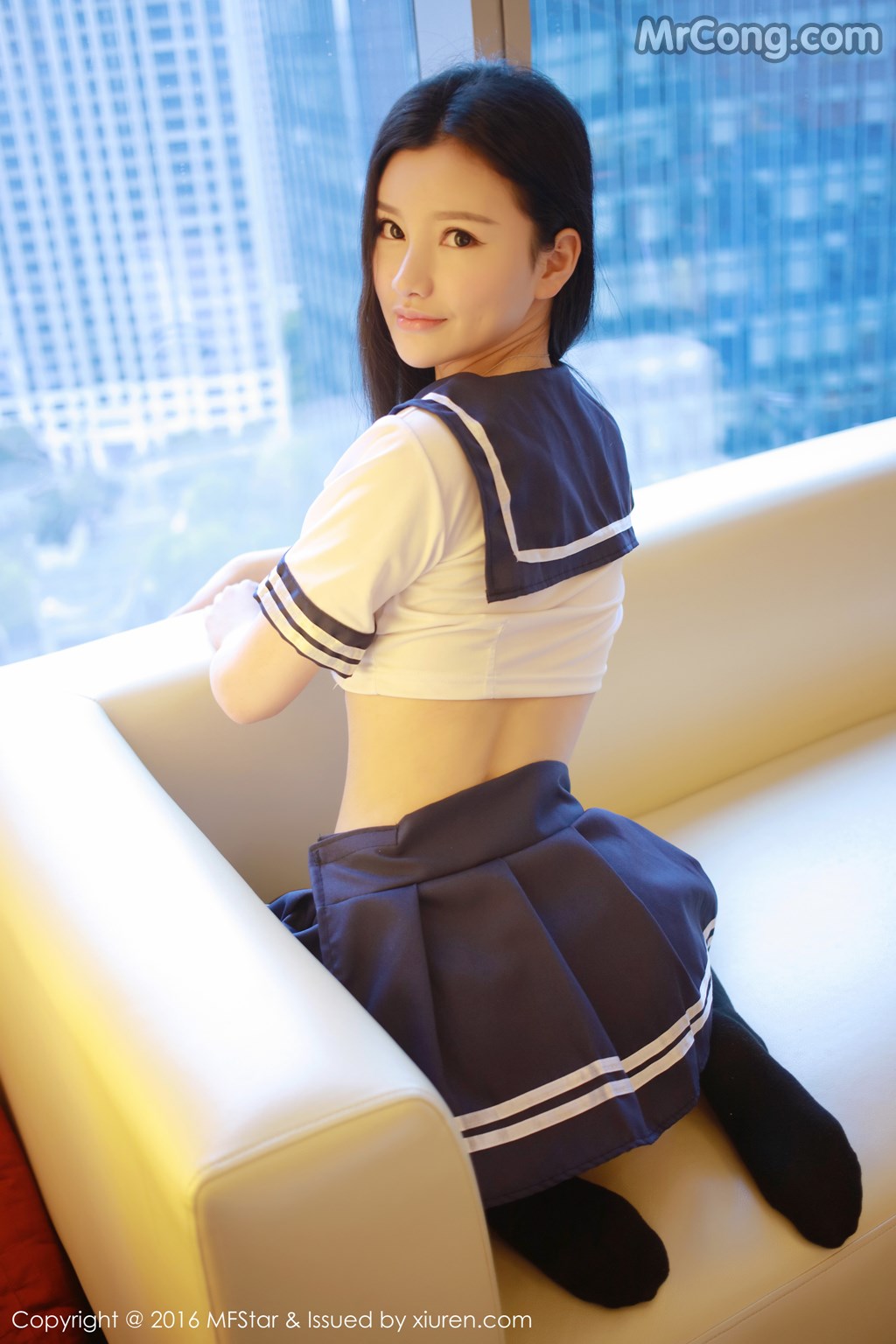 MFStar Vol.081: Model 姗姗 就打 奥特曼 (51 photos)