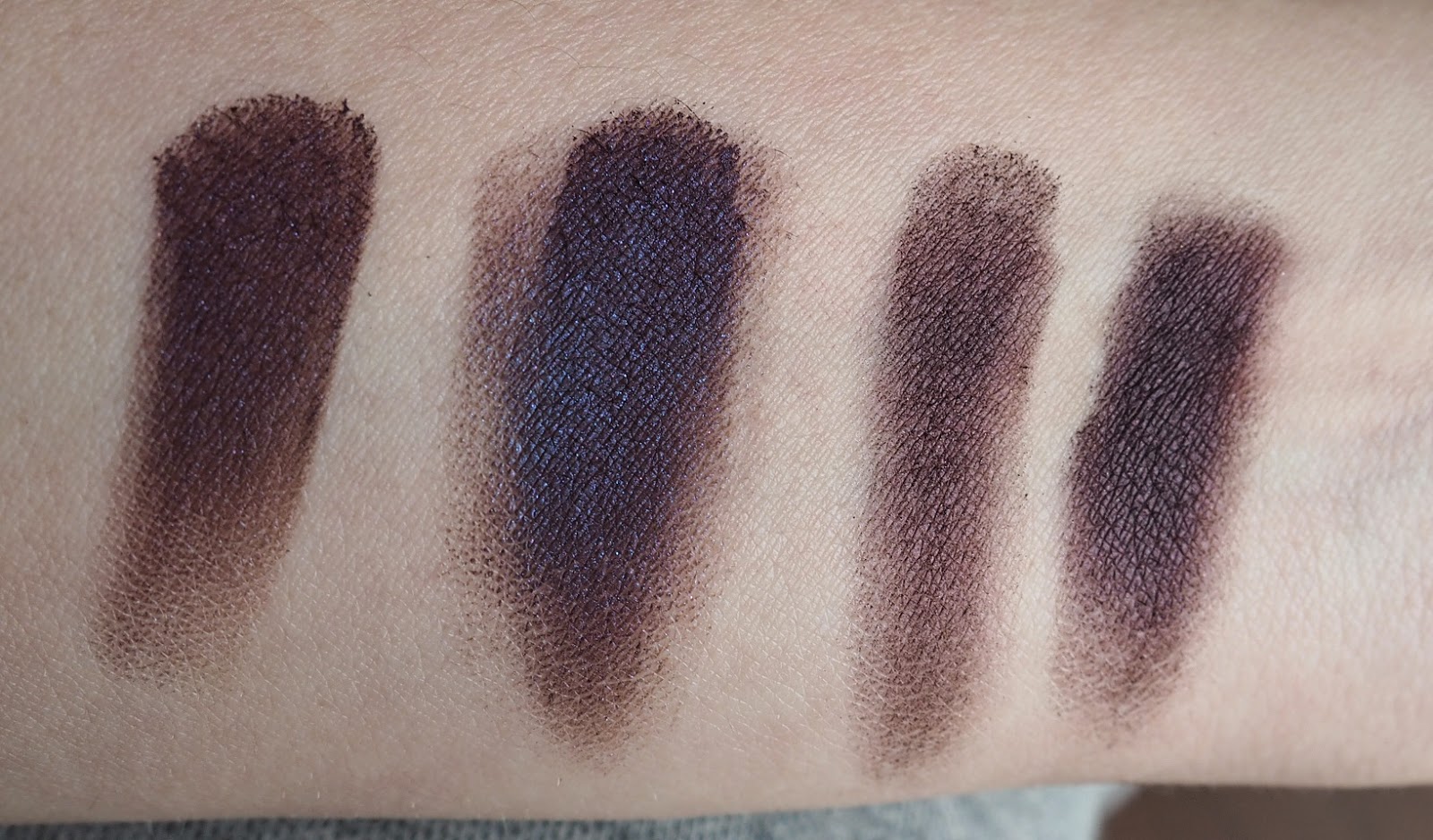 Divage тени свотчи. Divage crystal liquid eyeshadow. Divage liquid eyeshadow. Divage liquid eyeshadow. Диваж метал глам.