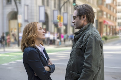 David Duchovny and Gillian Anderson in The X-Files (2016)