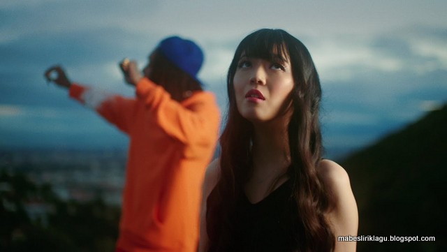 Lirik Lagu Up - Sena Kana ft Wiz Khalifa & Sheppard (Terjemahan