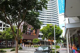 Oracle Blvd, Broadbeach QLD  Bars and Restaurants