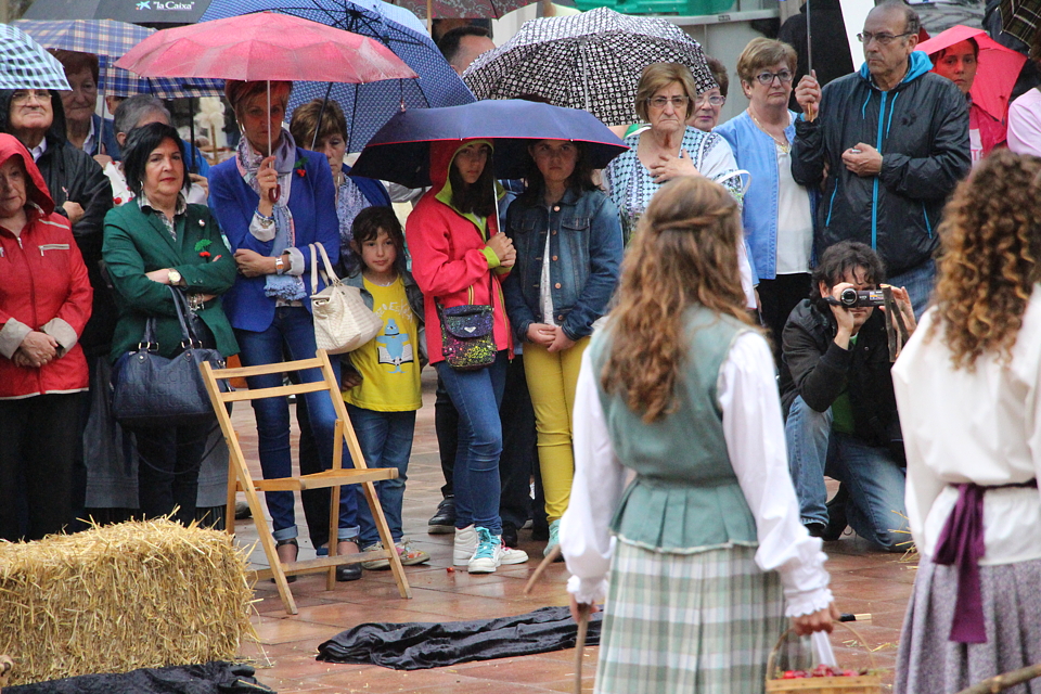 La Fiesta de la Cereza de El Regato gana público y reúne a cientos de La Fiesta de la Cereza de El Regato gana público y reúne a cientos de