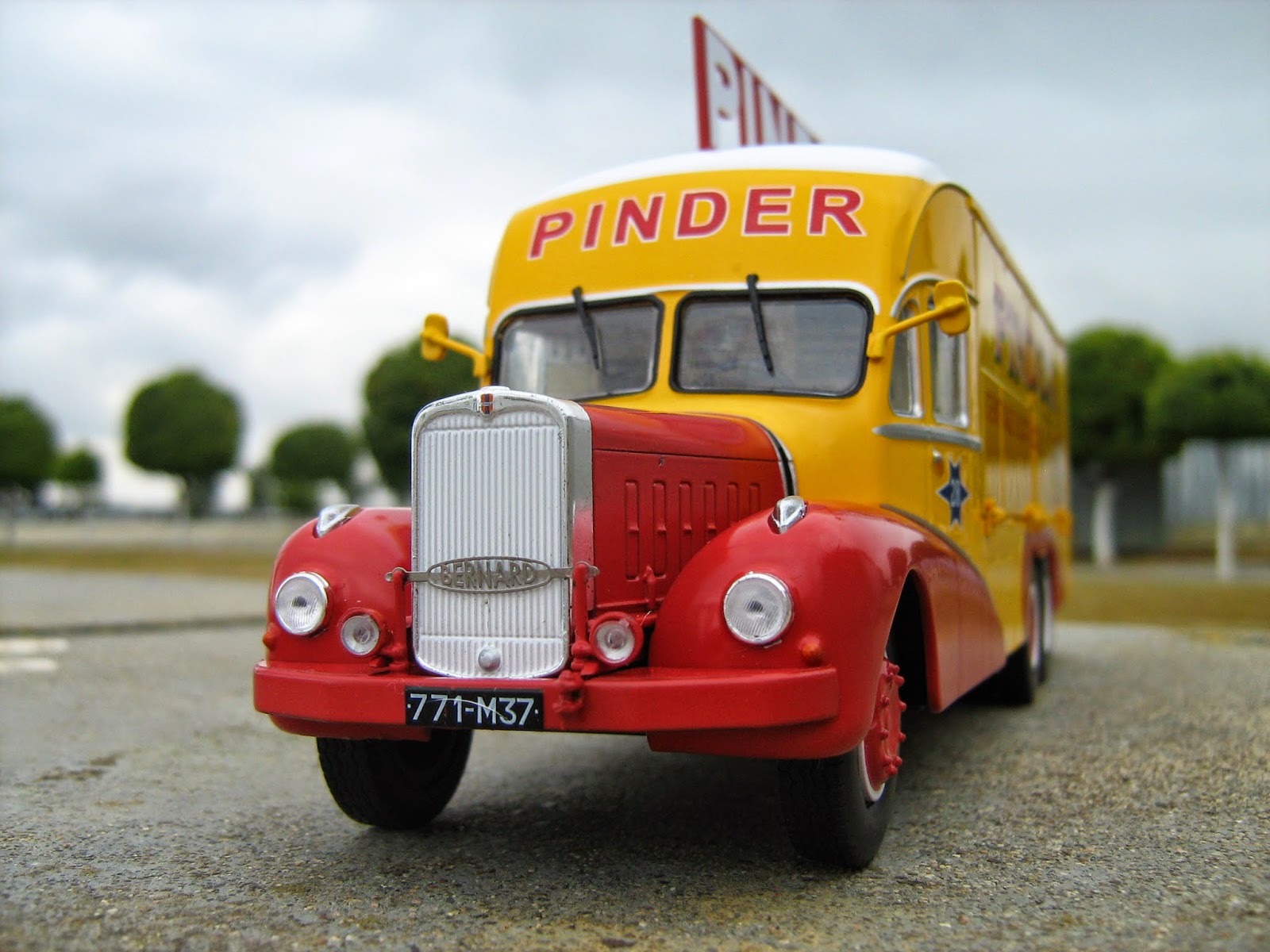 El Garaje Algabeño: Bernard 110 MA 18 CA6.53 "La Centrale Électrique