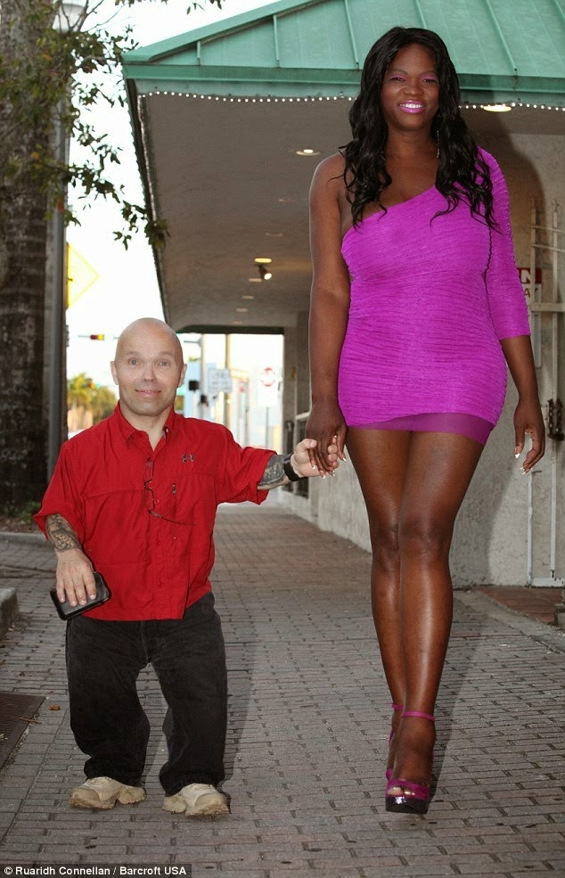 Photos Dwarf Bodybuilder Finds Love With 6 3 Woman Is This Love Or