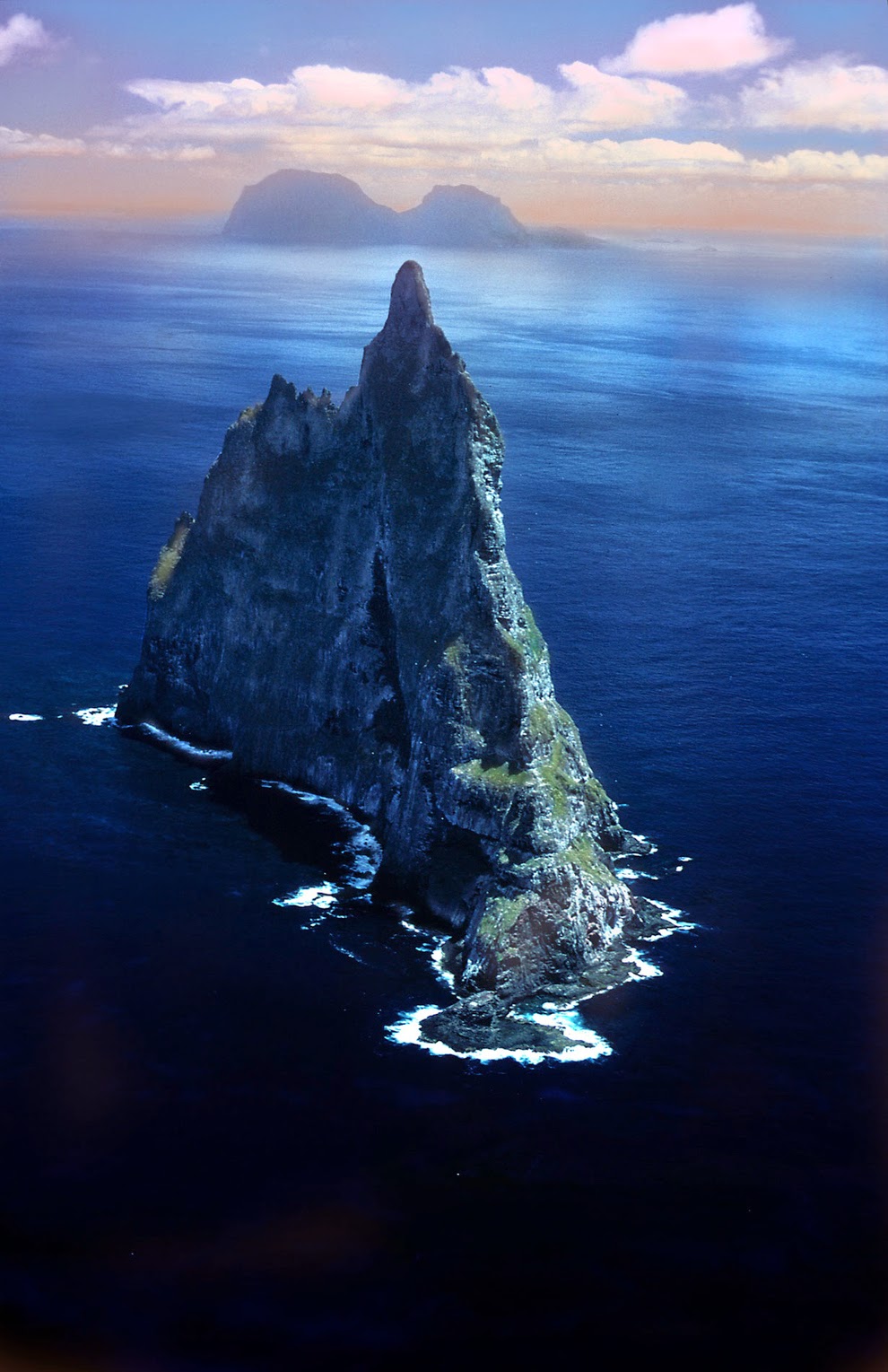 Ball Pyramid, Australia