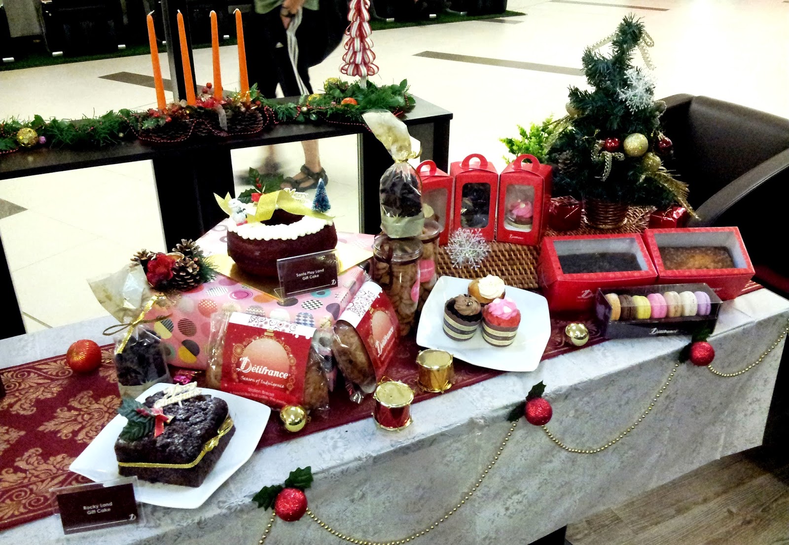 Get a sweet taste of christmas from the shop at new world makati hotel Follow Me To Eat La - Malaysian Food Blog: Delifrance Malaysia