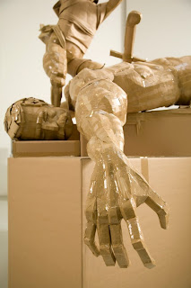 Escultura con cartón reciclado