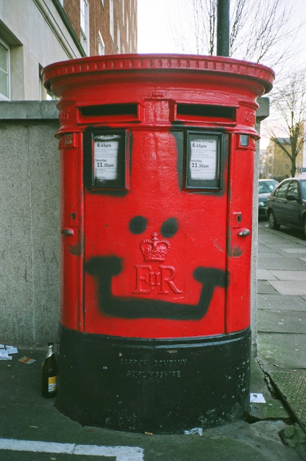 ROYAL MAIL, PRIVATISATION, POST BOXES, GPO, POSTAL DELIVERY, GRAFITTI, PIMLICO, LONDON, DOLPHIN SQUARE, © VAC 100 DAYS 4 MILLION CONVERSATIONS, 2015 GENERAL ELECTION