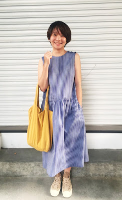 老幫手實穿唱遊詩人小圓領無袖藍條紋洋裝