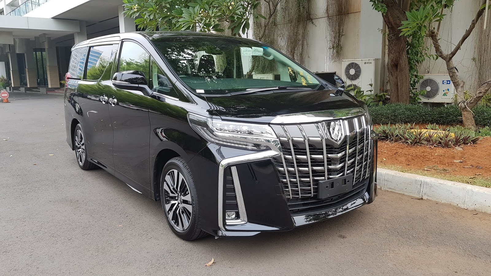 Toyota Alphard CBU 2018: Mewah, Nyaman, dan Prestisius