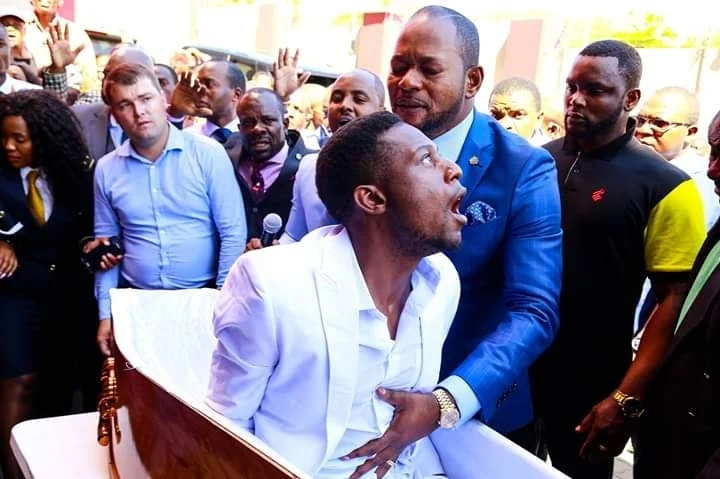 Kijana aliyefufuliwa na Mch. Lukau afariki tena, chanzo cha kifo chake chaanikwa