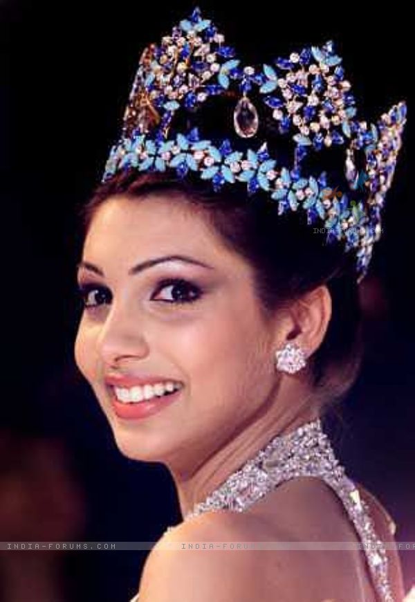 ajaeb: Miss World 1999 filed a case of domestic violence 