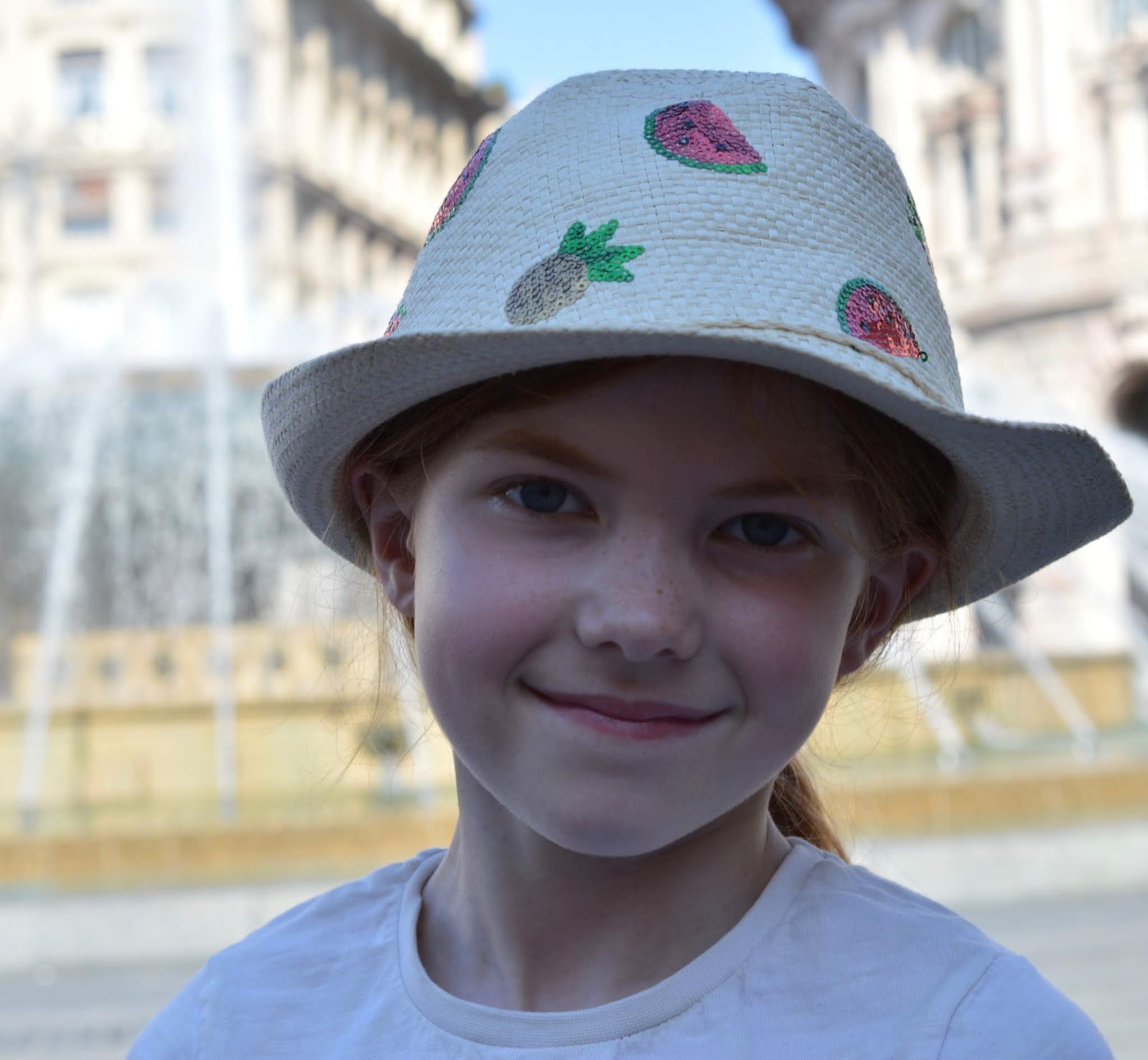 How to spend a weekend in Genoa with kids - main square fountains