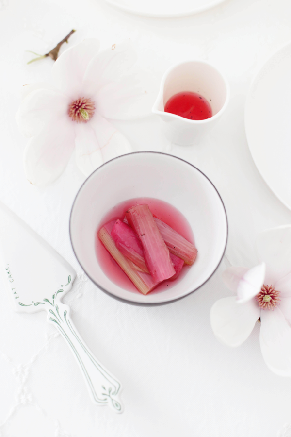 Panna Cotta Tarte mit Holunderblüten-Rhabarber | Fräulein Klein ...