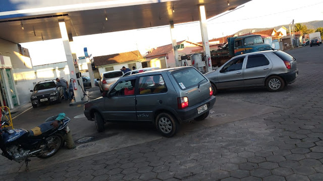 Fotos registrado hoje em Campanha, auto posto no bairro Chapada - Fotos Redes Sociais