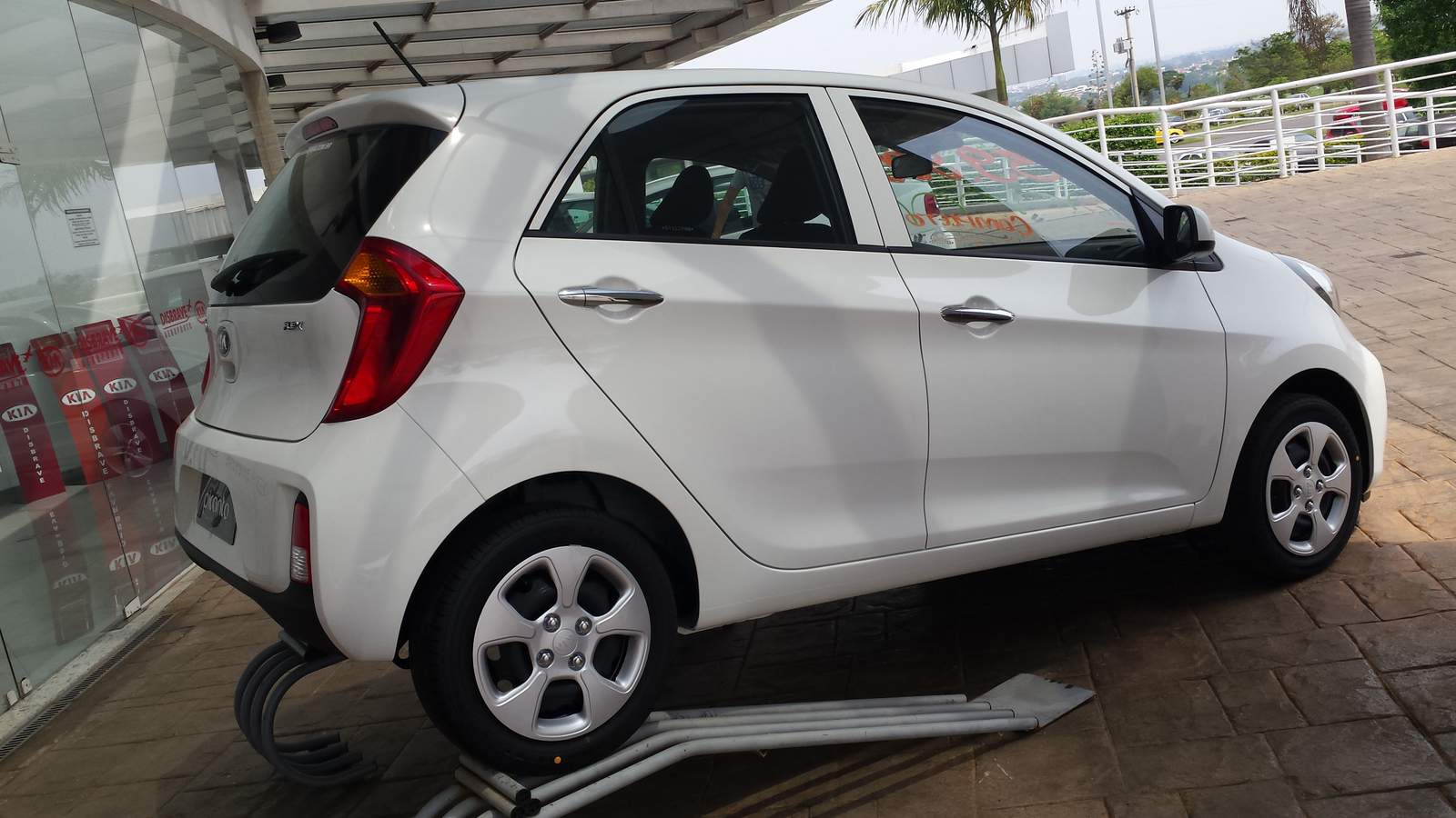 Kia Picanto 2016 versão básica fotos e especificações