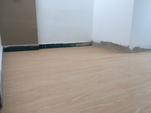 Hình ảnh sàn nhựa vân gỗ ở 1 góc nhà phòng sau